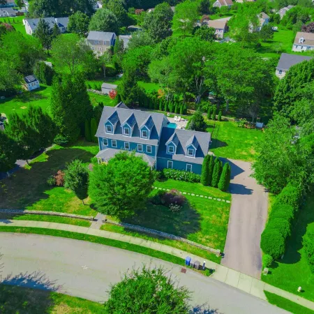 5Br w/ Heated Pool Near Beaches & Newport