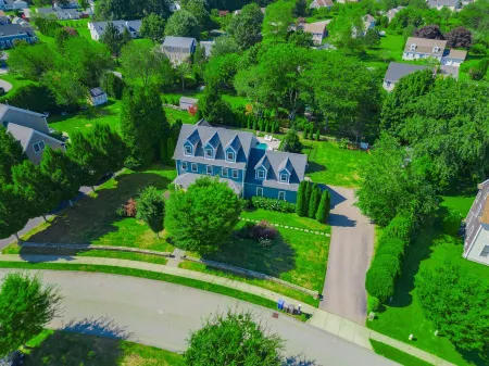 Family Gathering Haven: All-Season Coastal Retreat Отели рядом с достопримечательностью «Публичная библиотека Мидлтаун»