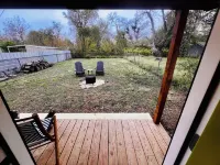 THE GREENROOM, FUNKY music themed tiny home, walking distance to downtown!