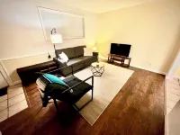 Cozy 2-bedroom apartment in Eastside Colorado Springs with WiFi, AC