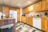 Historic Downtown Top Floor 2BR Apartment