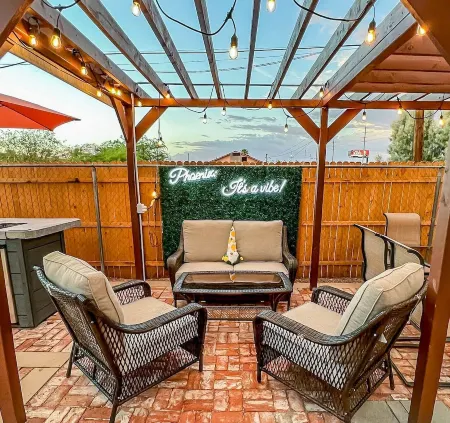 Cozy Home w/Yard & Outdoor Kitchen 5 min. Drive to Downtown & Airport