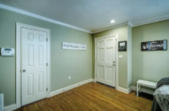 Relax in Shady Oaks Near Hospitals & Dining