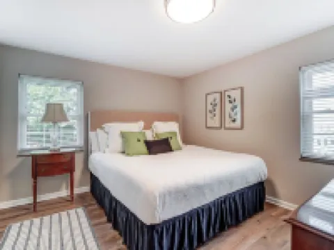 Completely updated home! -Close to hospitals, UD, Wright Patt Air Force Base. Hotels in Kettering