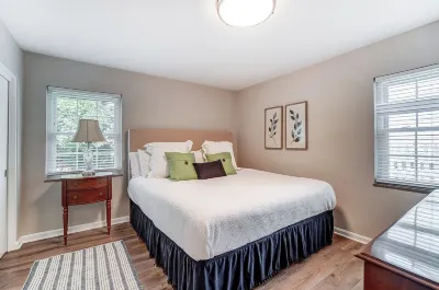 Completely updated home! -Close to hospitals, UD, Wright Patt Air Force Base. Hotels near American Freight - Appliance, Furniture, Mattress