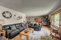 Serene Rustic Haven, Huge Yard & Decks , ZenDen