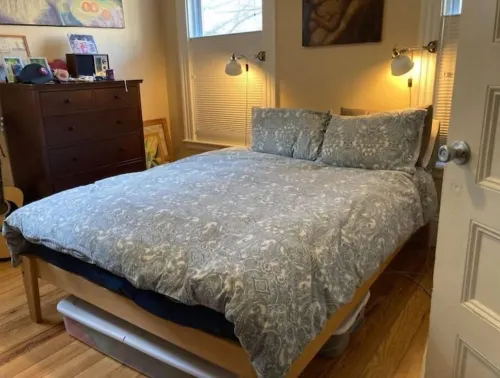 Beautiful, family-friendly home with yard and patio near Tufts, 10 min to Boston