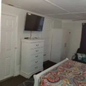 Beach/Pier/Restaurants/Shopping/Outstanding Location...100yards to All! Parking