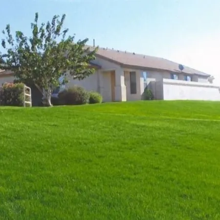 Gorgeous Clean 4 Bedroom Glendale Vacation Home + Wi-Fi