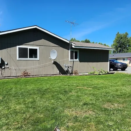 Cozy in Kenai Close to mouth of Kenai River and Beach access.