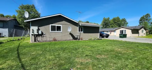 Cozy in Kenai Close to mouth of Kenai River and Beach access.