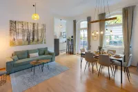 Design & history I king beds+kitchen+parking