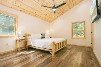 Brand NEW Build! Five Master Suites~Bunk Room~INDOOR POOL, Game ROOM & Hot Tub!