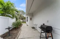 Cozy Beach Retreat - Cape Canaveral Beach