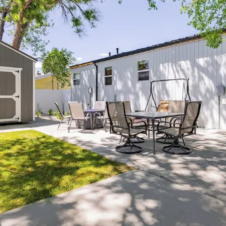 Beautiful NEW home close to downtown Cody! Sleeps up to 8.