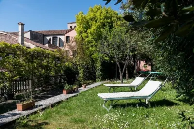 Canal Views and a Secret Garden in Giudecca Hotels in Giudecca