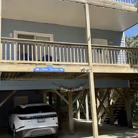 3 Bed/2.5 Bath 1450 sq ft with Large Open Floor Plan, 3 Min Walk to Beach