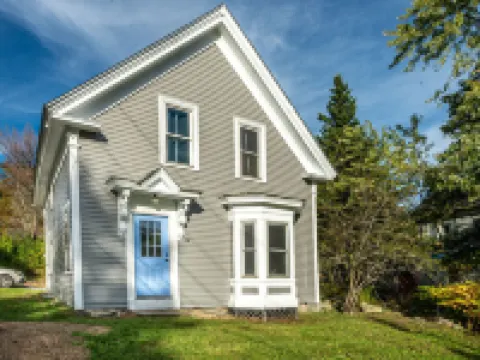 2-Bedroom home with New England Charm on the way to Acadia