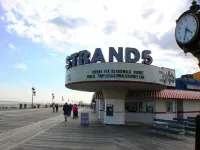 Summer 2025 Season ! Walk to the Beach!