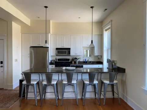 Luxury lofted 2-bedroom downtown condo in beautiful Red Lodge with WiFi, AC