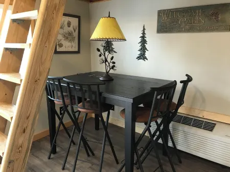 Judy's Place - 1BR, 1 Bath w/ Q, K, and Twin bed. Full kitchen.