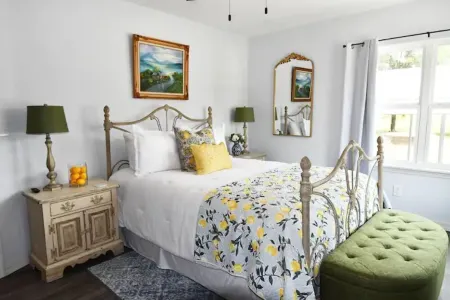 The Mayor in Gore with Kids Space!  10 mins to lake, 5 to both rivers.