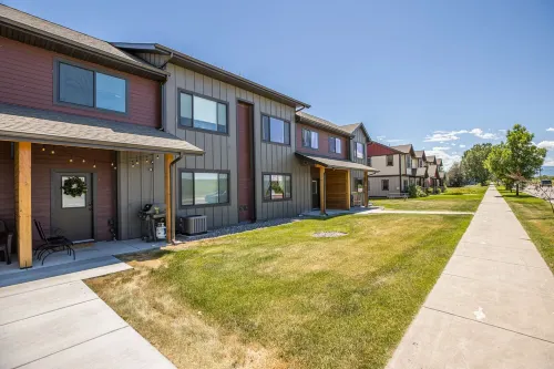 Brand New Townhome - 10 Minutes from Downtown