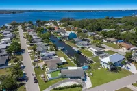 Living fun & Easy on the Water Hotels in Ellenton