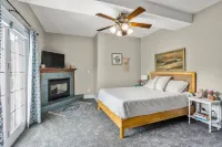 Big Blue on QQ - 5 Br House Near the Chain of Lakes Hotel dekat Timber Creek Gift Shop