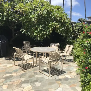 Deluxe Ocean View Ground Floor.... Renovated ..Walk to the Hyatt and Beach...A/C