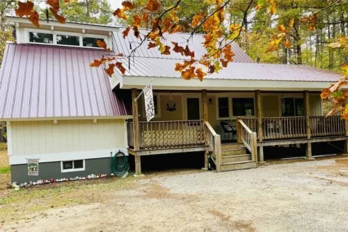Cozy 3-bdrm with Ossipee Lake access, near White Mntns, Skiing, Shopping, Hiking Hotels in Freedom