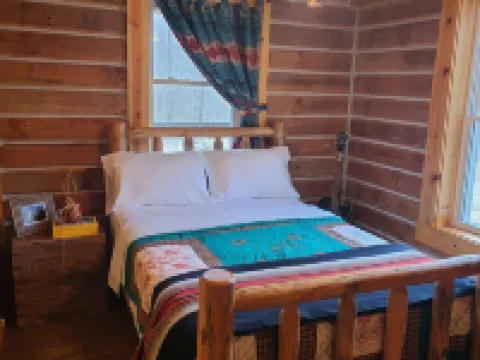 Cozy 2-bedroom country side cabin. Minutes from Patoka Lake. Pet friendly. Hotels in Orange County