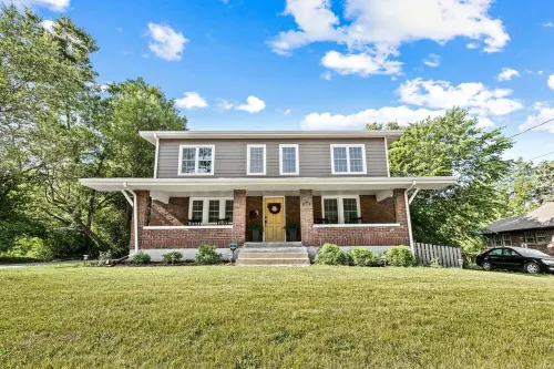 Spacious & Cozy near Downtown ~ HotTub ~ Game Room