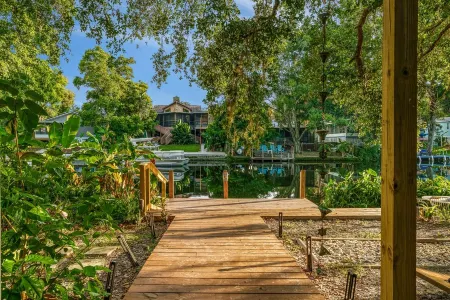 Don’t Book This House… Unless You’re Okay with Manatees Stealing the Show Отели в г. Уэки-Уочи-Гарденс