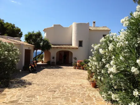 Elegant 3-bedroom villa in Fig.1. Sea line with stunning views Отели рядом с достопримечательностью «Racó de s'Arena»