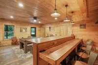 Modern Rustic Retreat ~Newly Built with Hot Tub and EV Charger, ~6mi to Ash Cave