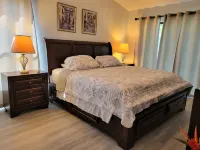 Cheerful Clearwater Home 쿠를루 레이크스 쇼핑센터 주변 호텔