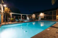 Maple Tree Inn - Rooftop Pools