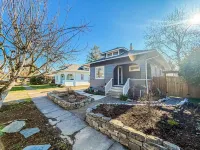 Luxurious 2-Bedroom Haven with Hot Tub in the Heart of Oregon Wine Country! Champoeg State Heritage Park附近的飯店