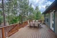 Cabin On NAT'L FOREST! LAKE & CREEK minutes away! Hotels near Walmart Supercenter