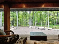 Stylish Signature Lodge, nestled in the Forest, with Teal Lake views Hotels in Sawyer County
