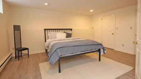 Elegant 4 BR condo in Lenox, MA- completely new- 3 min from Tanglewood Отели рядом с достопримечательностью «Государственный заповедник Октобер Маунтин»