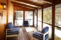 STRATTON SKI HOUSE BUILT FOR FUN, HOT TUB, SAUNA, MAN CAVE, MORE