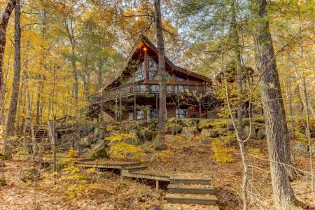 The Chalet - Family-Friendly Waterfront Vacation Home on Crystal Lake