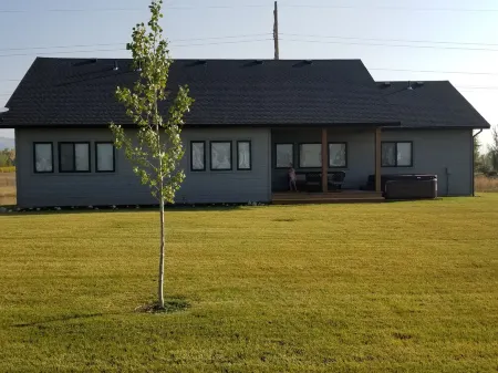 Modern Mountain Home at the Base of Targhee Ski Resort-Private Hot Tub Отели в г. Дригс