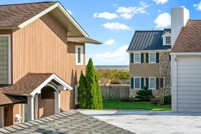 Steps from the pristine Gardens beach. A rare find. Welcome to The Seagate. Liberty Escape Rooms 주변 호텔