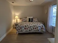 1ST STREET II BEACH HOUSE, UPDATED DOG FRIENDLY  FENCED IN YARD 1 BLOCK TO BEACH