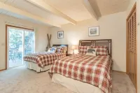 Mt Hood Escape, 3 bedroom, 2 bath, plus loft, sleeps 10, Professionally Cleaned Hotels in Welches