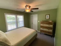 Tranquil Riverside Retreat: 10 Minutes from Downtown Huntsville Hotel a Madison County