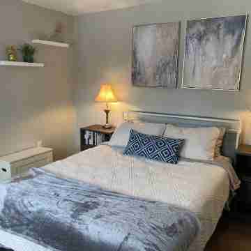 Private Entrance and 3 Car Parking, Pets Welcome Rooms